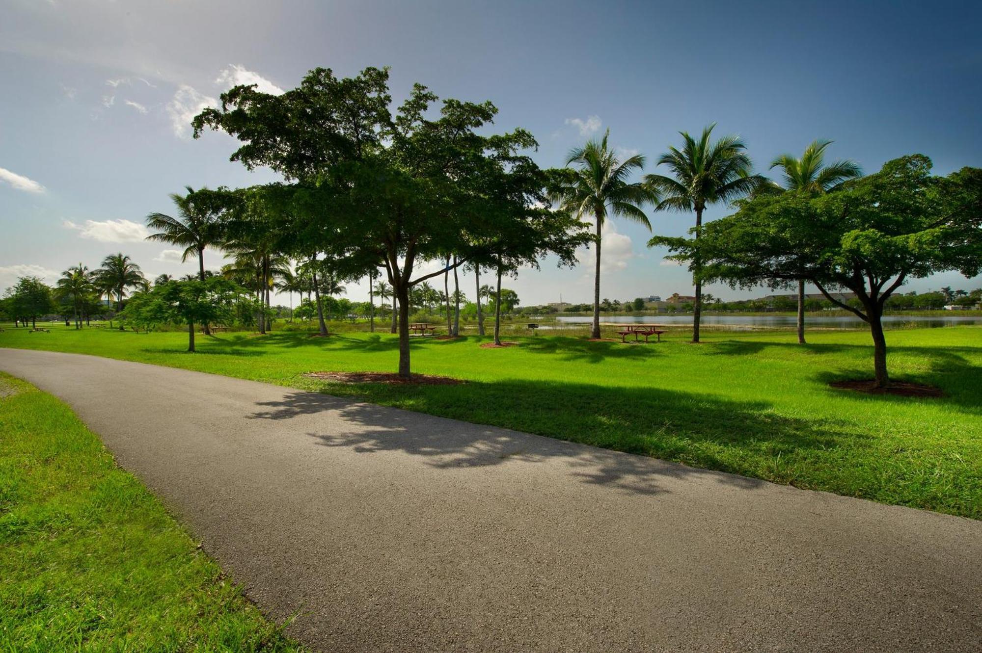 Holiday Inn Miami-Doral Area By Ihg Exterior foto